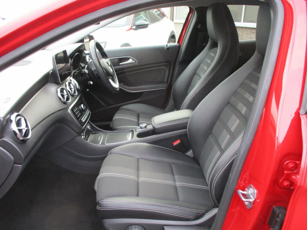 Mercedes-Benz GLA Class 1.6 Gla180 Gpf Urban Edition Suv 7G-dct DW19FJC Red #4