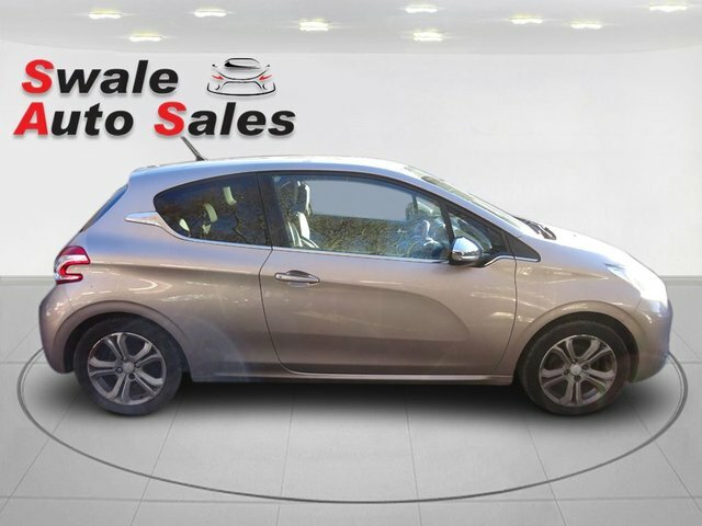 Peugeot 208 1.6 E-hdi Allure Hatchback Pink #2