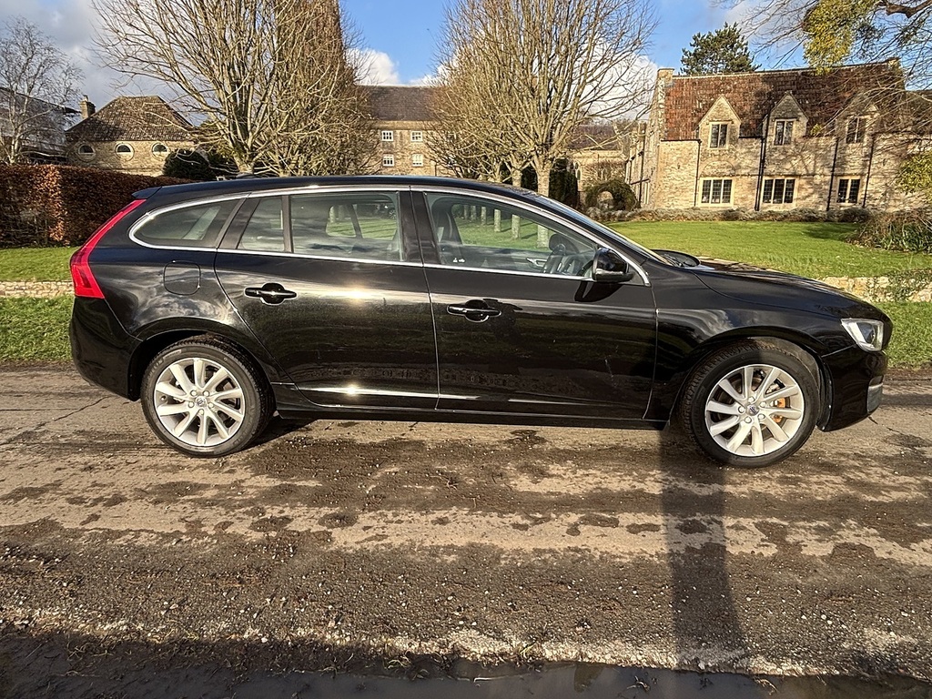 Volvo V60 T3 Se U556356 Black #6