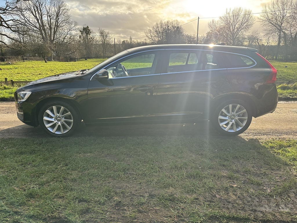 Volvo V60 T3 Se U556356 Black #5