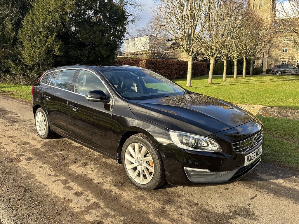 Volvo V60 T3 Se U556356 Black #2