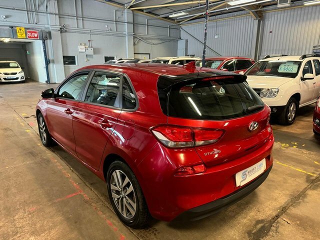 Hyundai I30 Crdi Se Nav NU67NFG Red #4