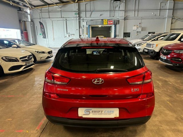 Hyundai I30 Crdi Se Nav NU67NFG Red #5