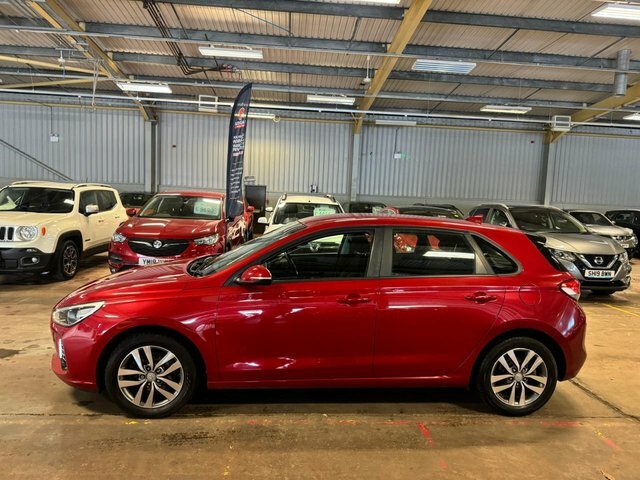 Hyundai I30 Crdi Se Nav NU67NFG Red #3