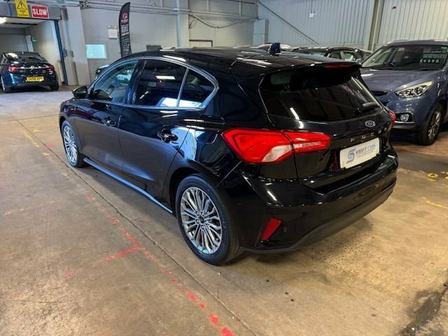 Ford Focus Hatchback FG68EHT Black #5