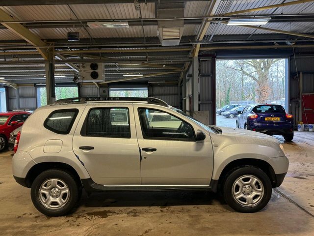 Dacia Duster Suv AY17PVW Silver #4