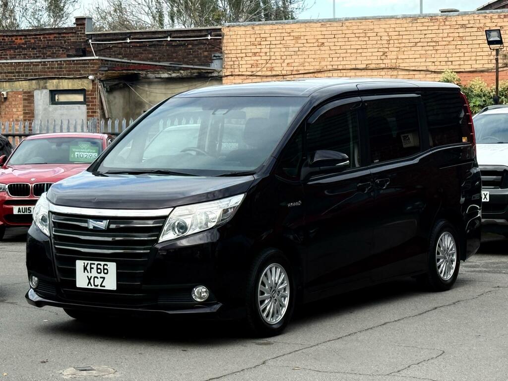 Toyota Noah  White #8