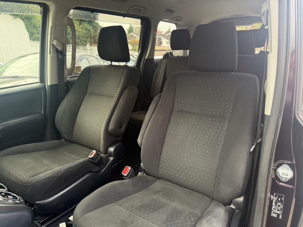 Toyota Noah  White #44