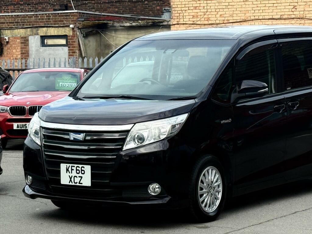 Toyota Noah  White #4