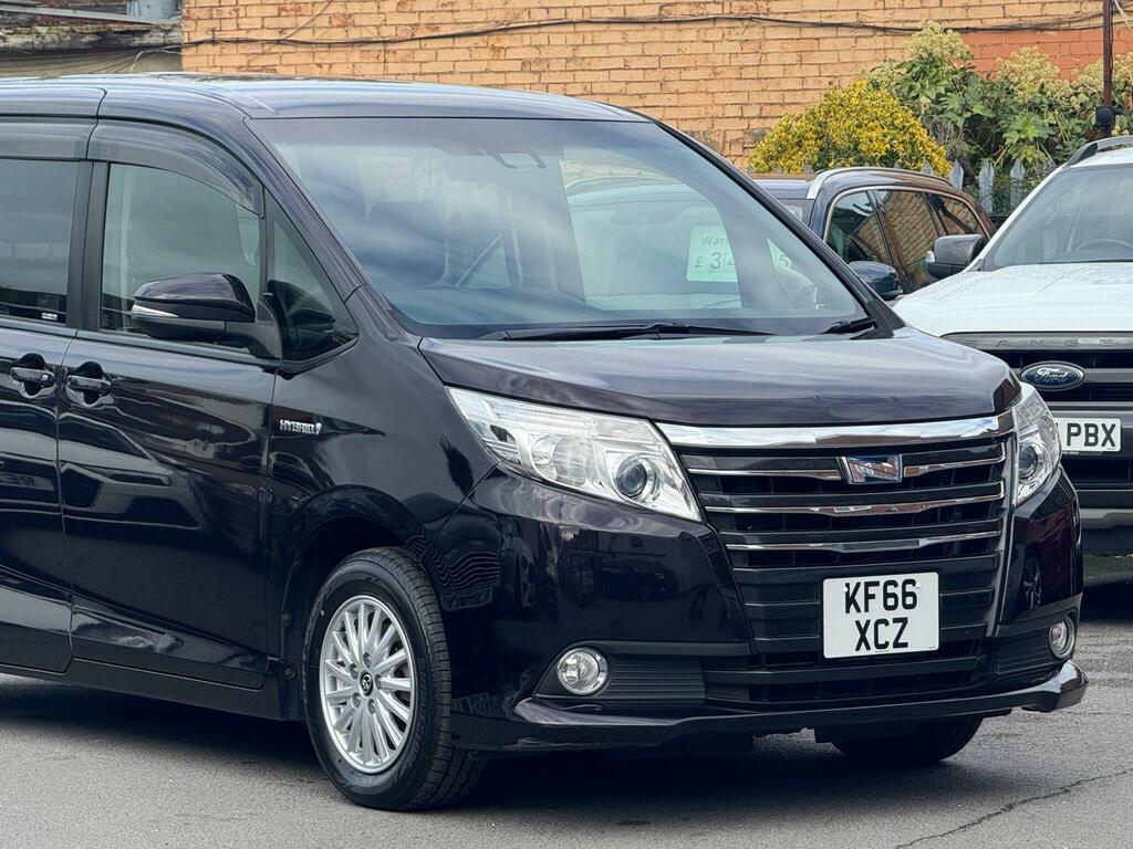 Toyota Noah  White #6