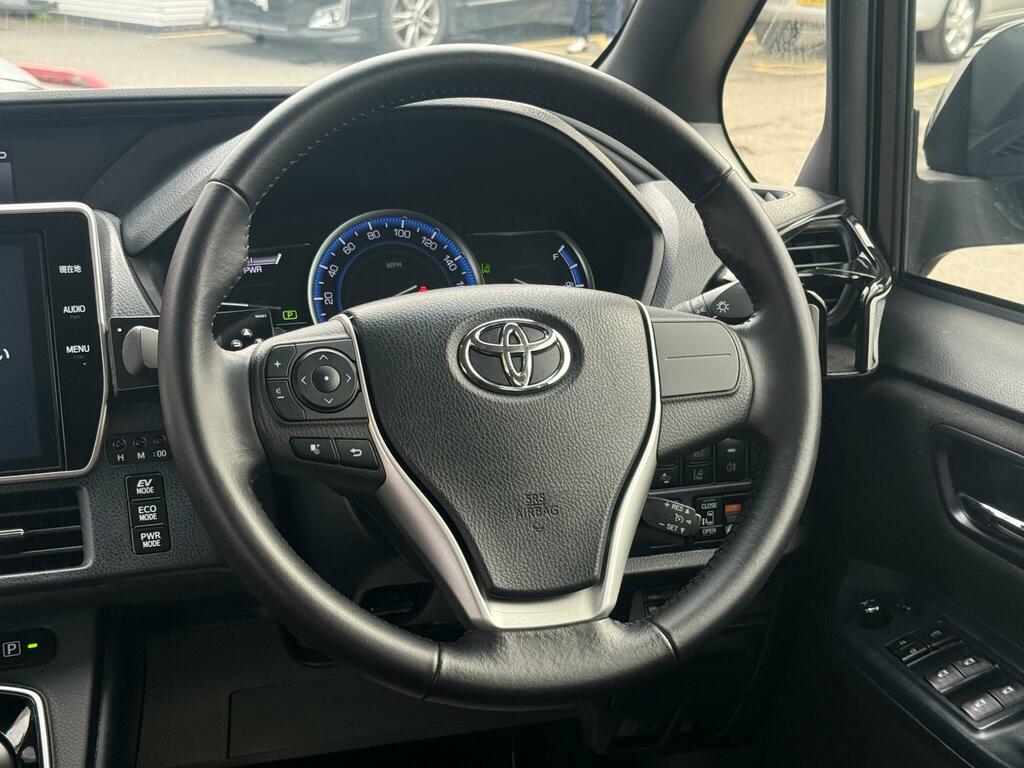 Toyota Noah  White #41