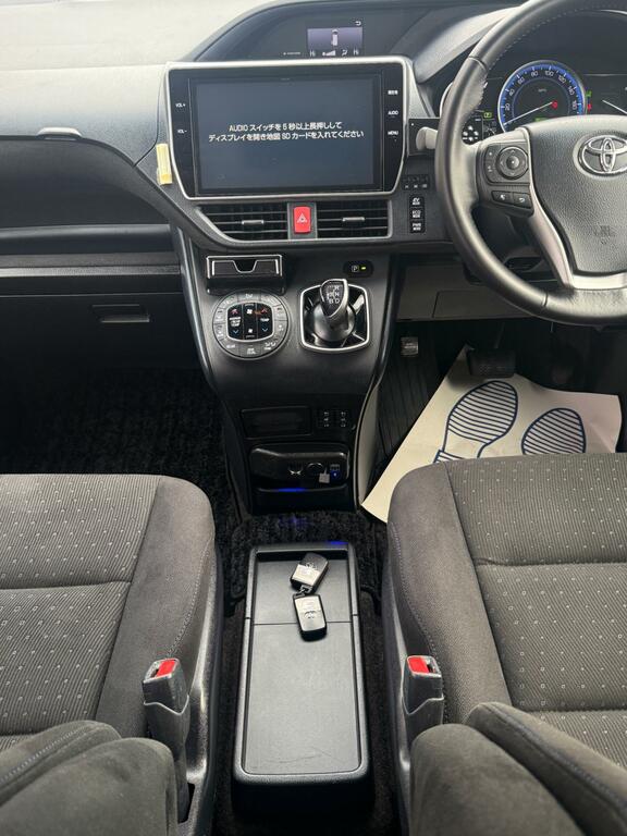 Toyota Noah  White #15