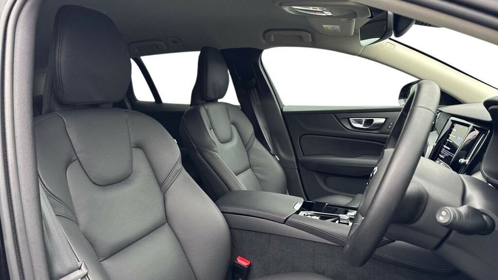 Volvo V60 Cross Country Plus, B4 Mild Hybrid, Dark Blis And Cros Grey #9