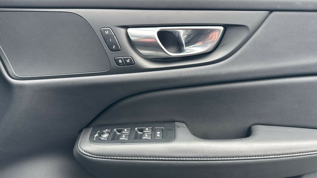 Volvo V60 Cross Country Plus, B4 Mild Hybrid, Dark Blis And Cros Grey #15