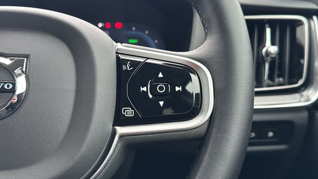 Volvo V60 Cross Country Plus, B4 Mild Hybrid, Dark Blis And Cros Grey #19