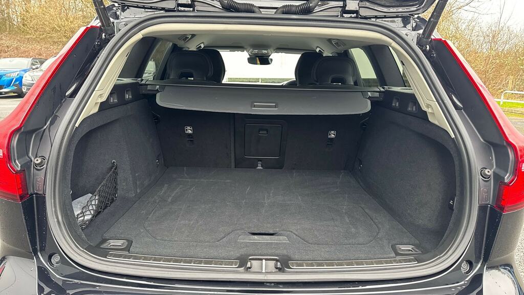 Volvo V60 Cross Country Plus, B4 Mild Hybrid, Dark Blis And Cros Grey #17