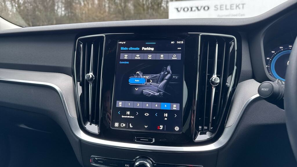 Volvo V60 Cross Country Plus, B4 Mild Hybrid, Dark Blis And Cros Grey #34