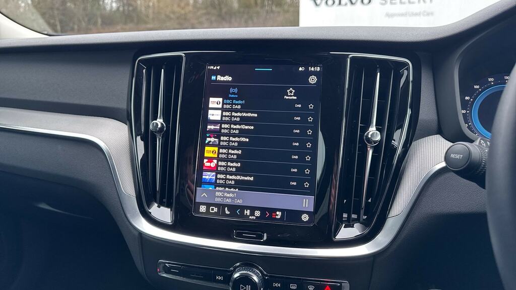 Volvo V60 Cross Country Plus, B4 Mild Hybrid, Dark Blis And Cros Grey #27