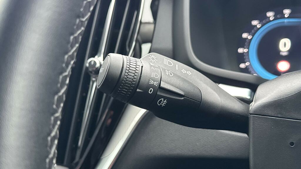 Volvo V60 Cross Country Plus, B4 Mild Hybrid, Dark Blis And Cros Grey #22
