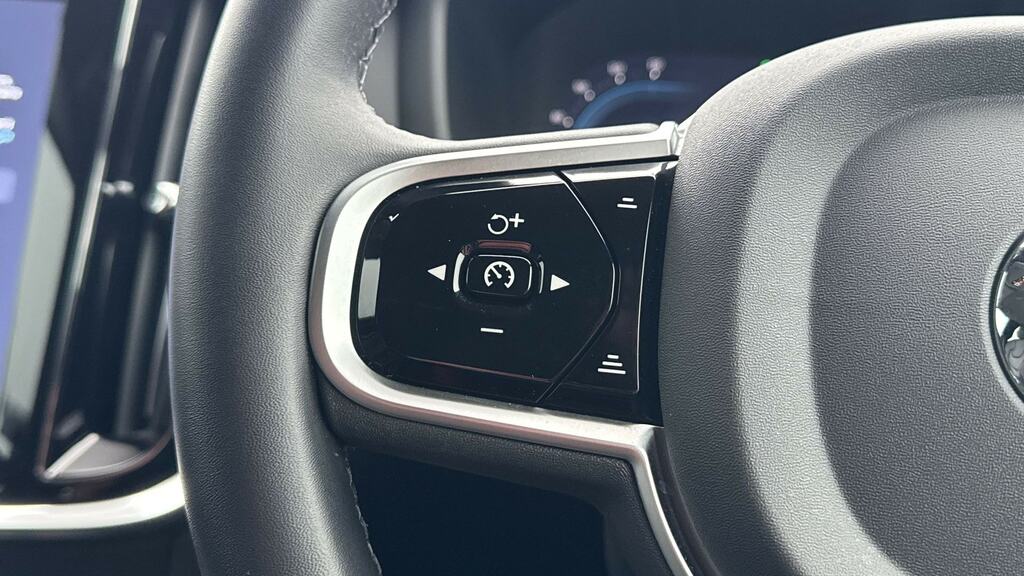 Volvo V60 Cross Country Plus, B4 Mild Hybrid, Dark Blis And Cros Grey #18