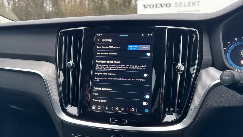 Volvo V60 Cross Country Plus, B4 Mild Hybrid, Dark Blis And Cros Grey #33