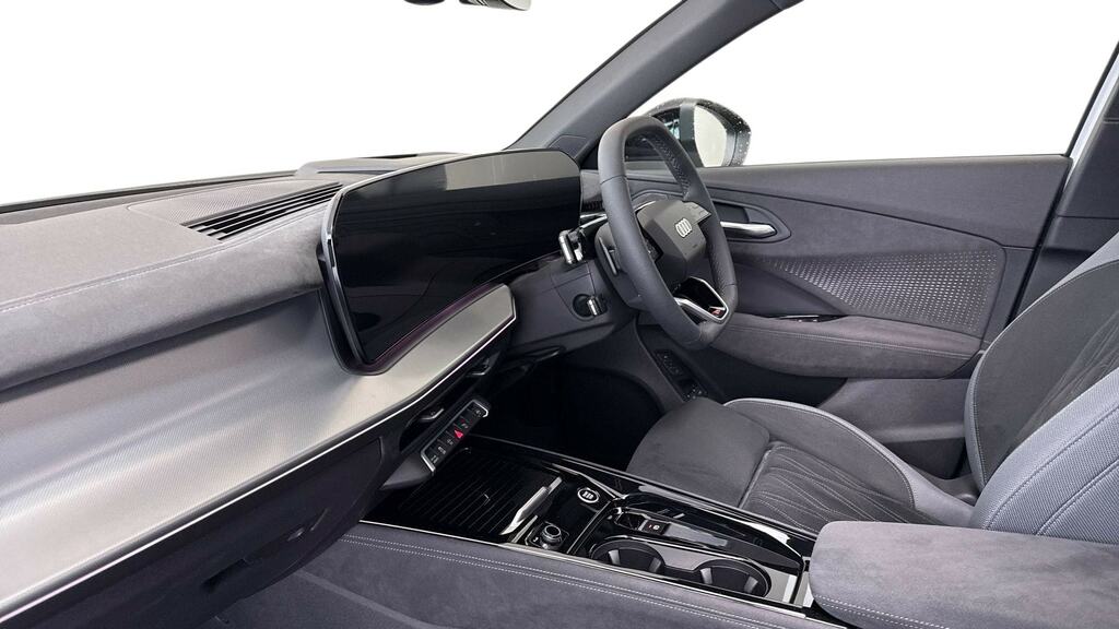 Audi Q3 1.5 E-hybrid Launch Edition S Tronic LA75CYT White #2