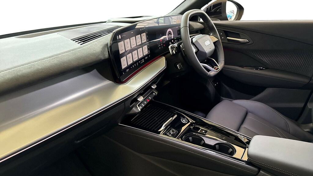 Audi Q3 1.5 E-hybrid S Line S Tronic Soundvision YA75KVP Black #2