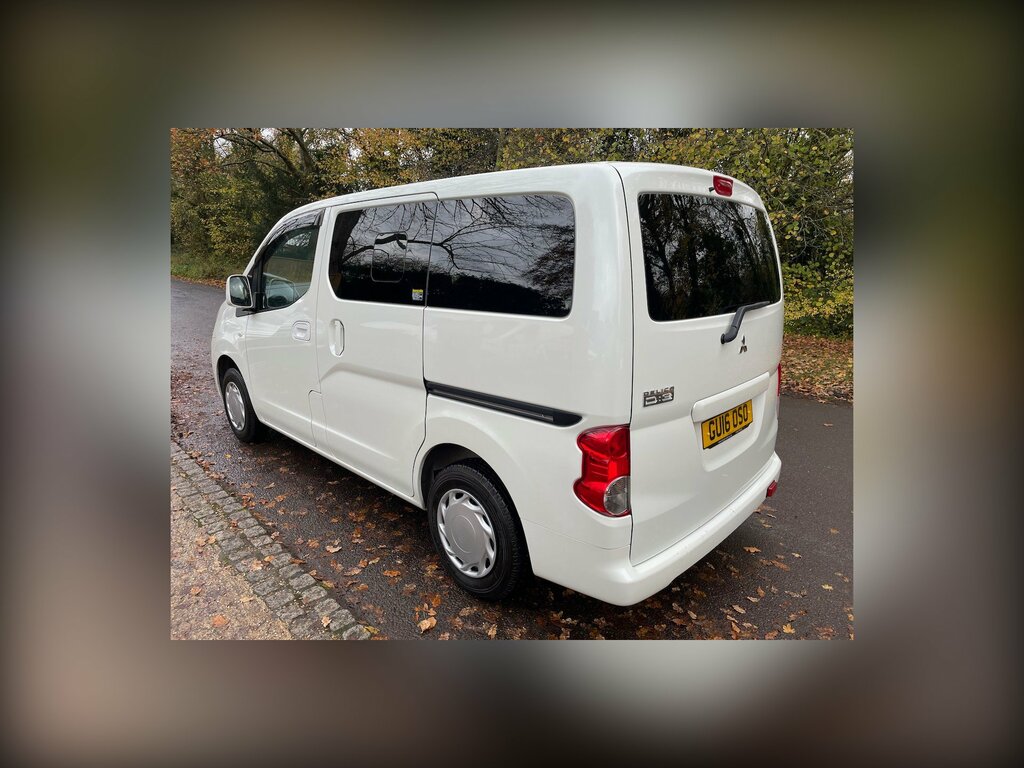 Mitsubishi Delica D3 G 1.6 7 Seater Mpv White #3