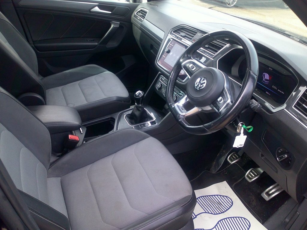 Volkswagen Tiguan 2L R-line BF68AVY Black #5