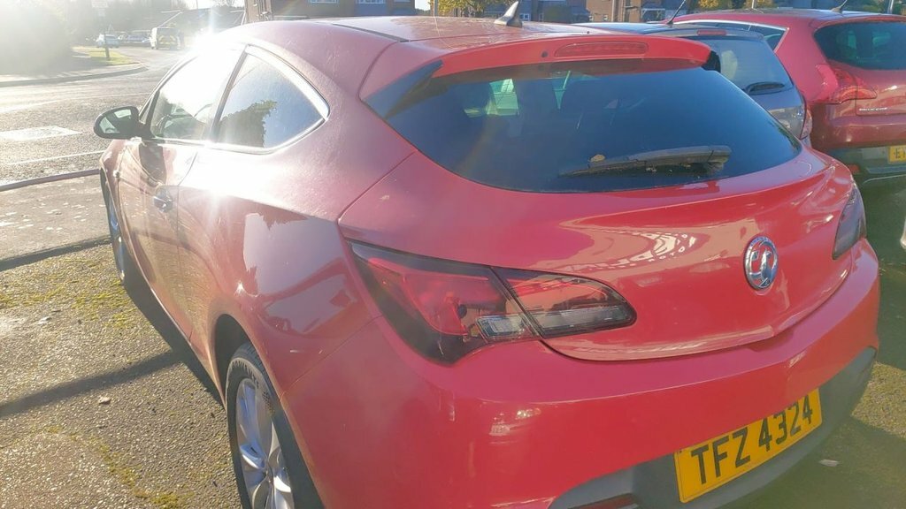 Vauxhall Astra GTC 1.7L Sri Cdti Ss Red #3