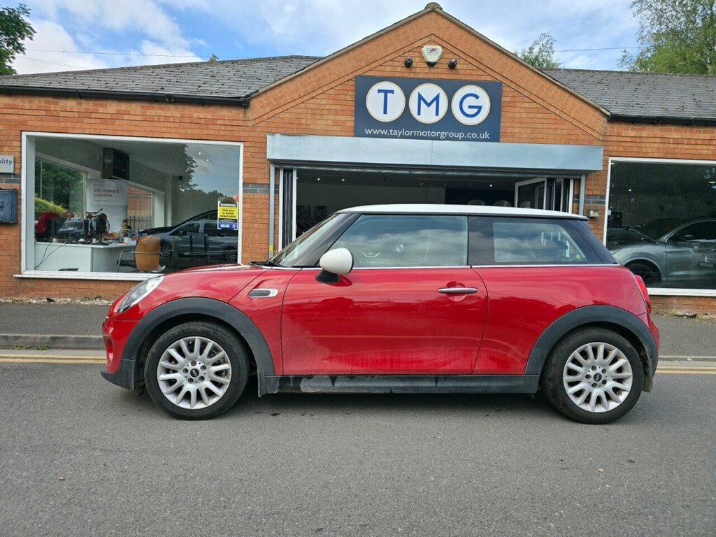 Mini Hatch 1.5L Cooper D Red