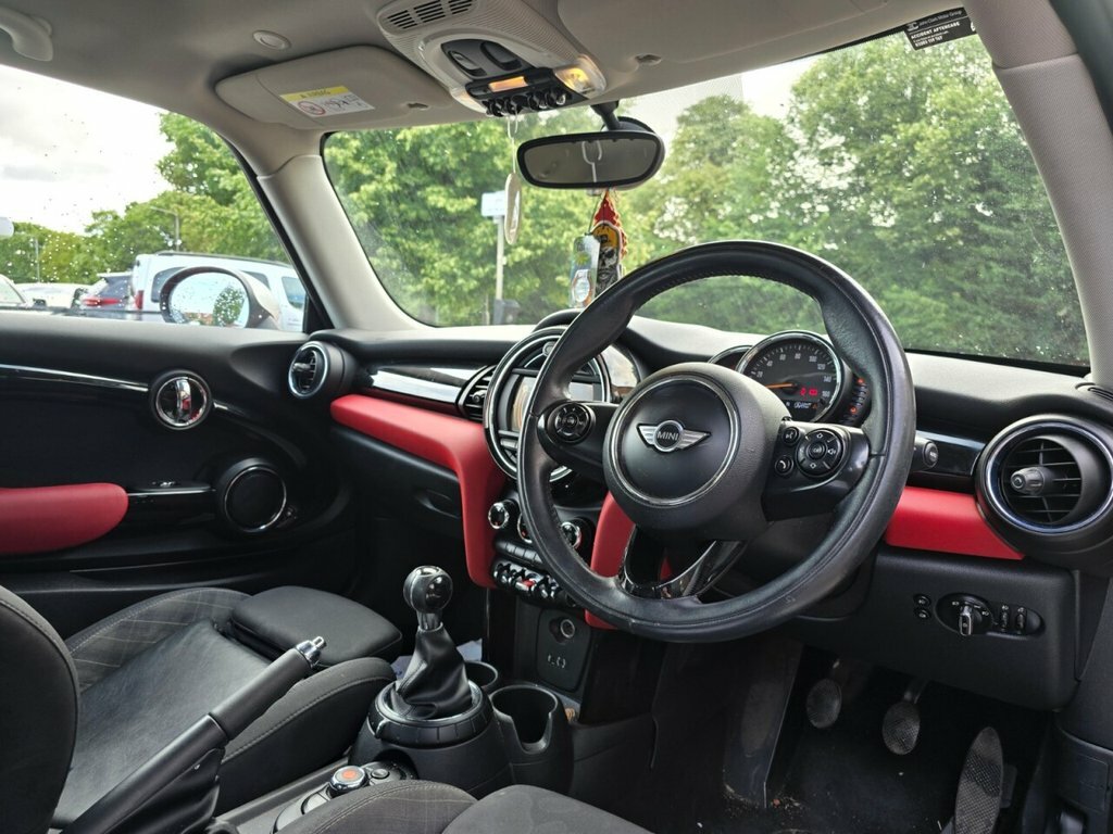 Mini Hatch 1.5L Cooper D Red #5