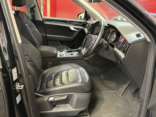 Volkswagen Touareg 4X4 3.2 V6 200353 Black #25