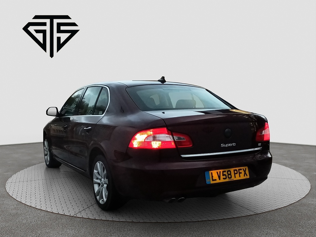 Skoda Superb Tdi Se LV58PFX Red #4