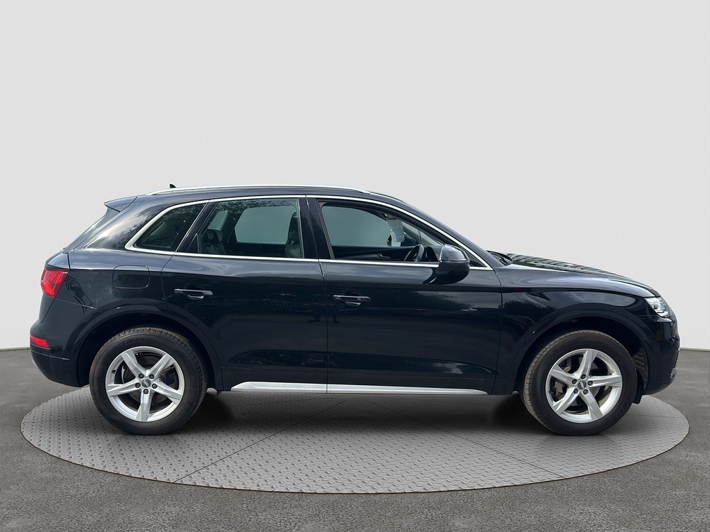 Audi Q5 Tfsi Sport FY68UNR Black #2