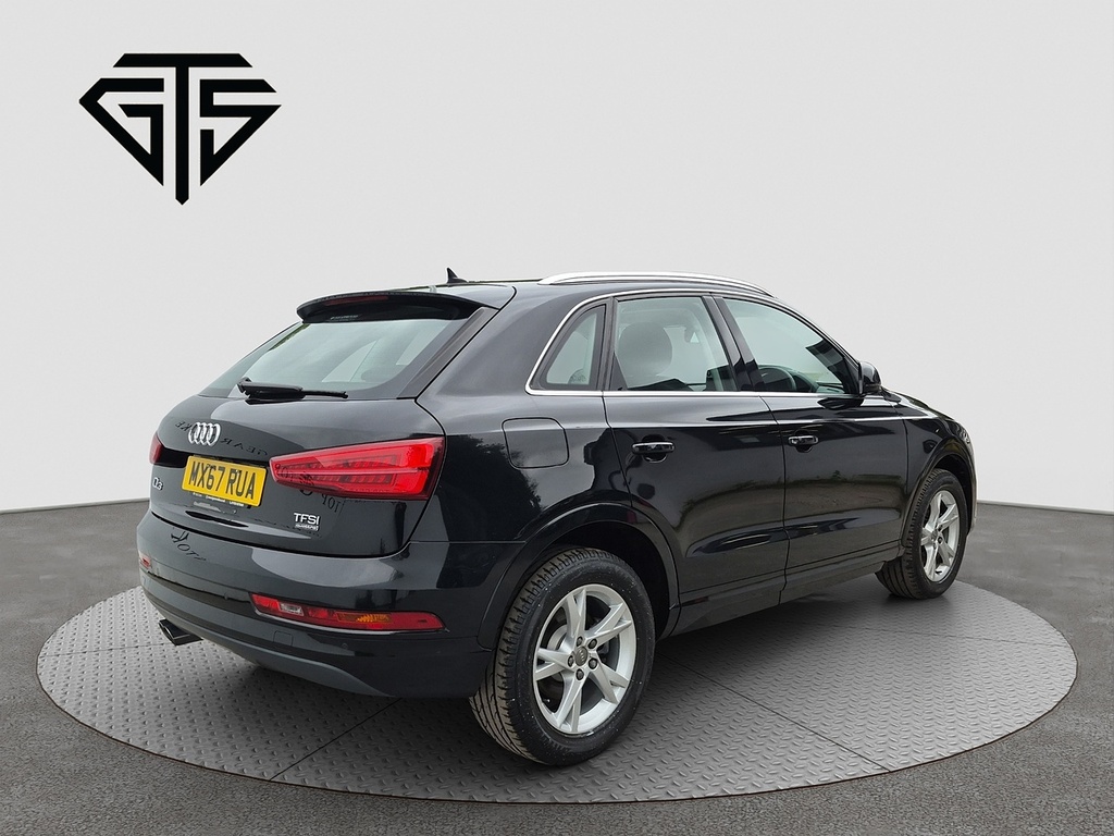 Audi Q3 2.0Tfsi Quattro Black #3