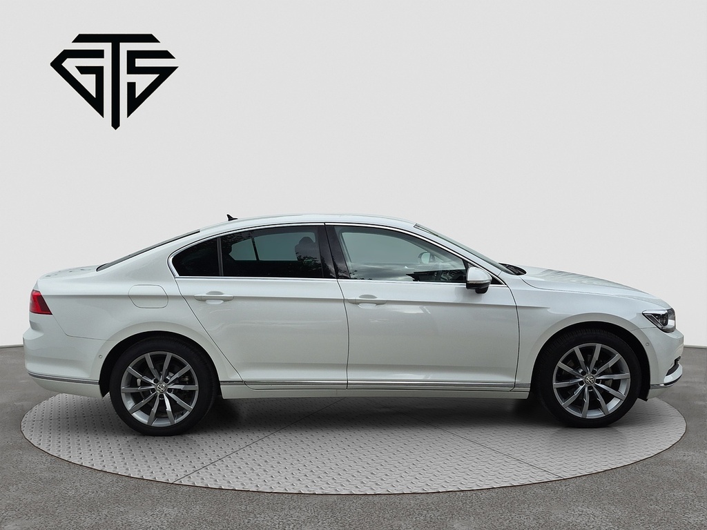 Volkswagen Passat Highline Tdi White #2