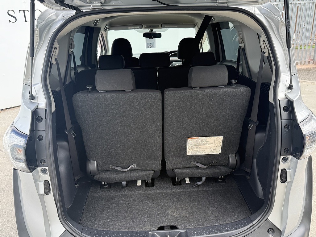 Toyota Sienta G Silver #9