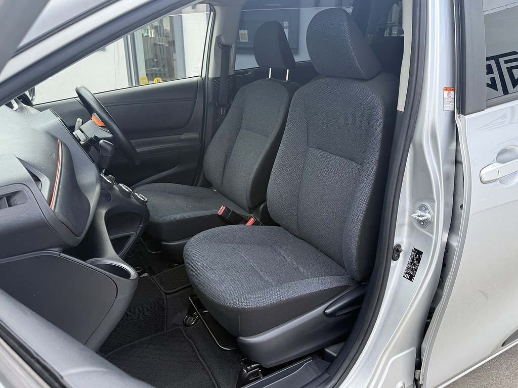 Toyota Sienta G Silver #34