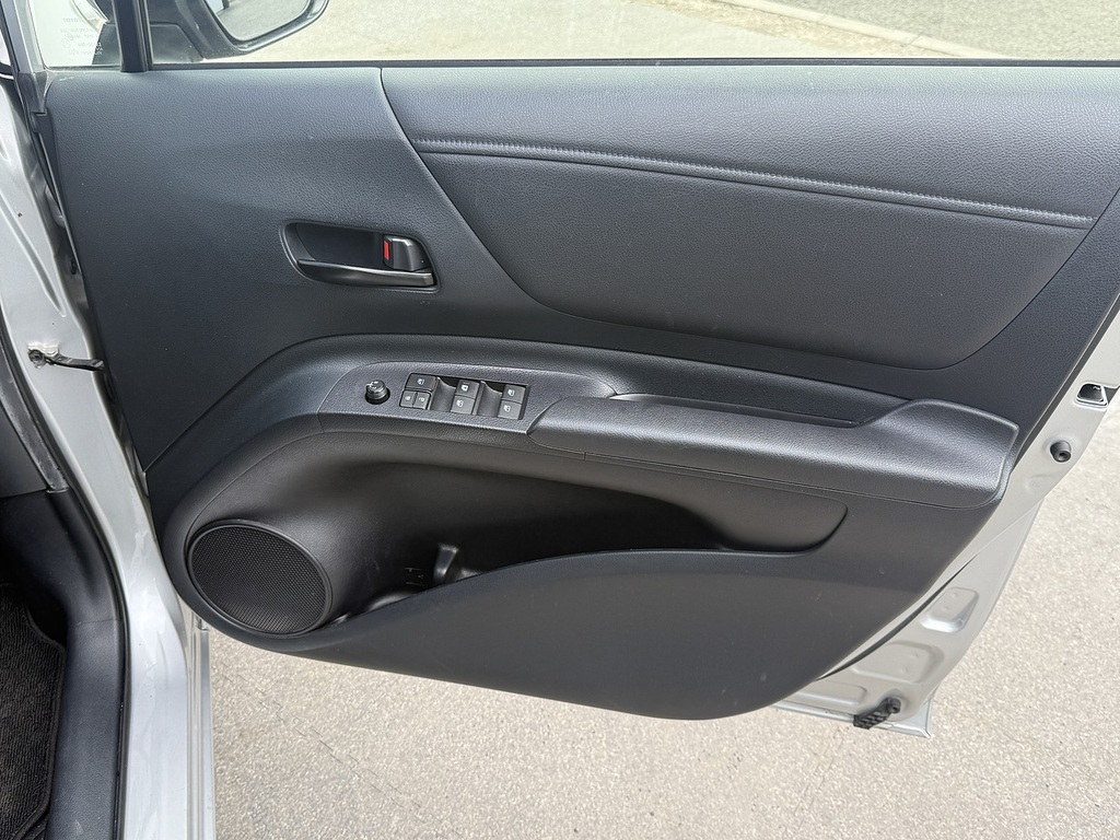 Toyota Sienta G Silver #10