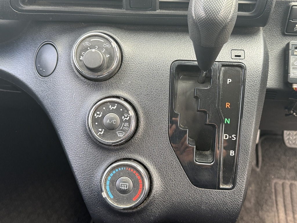 Toyota Sienta G Silver #21