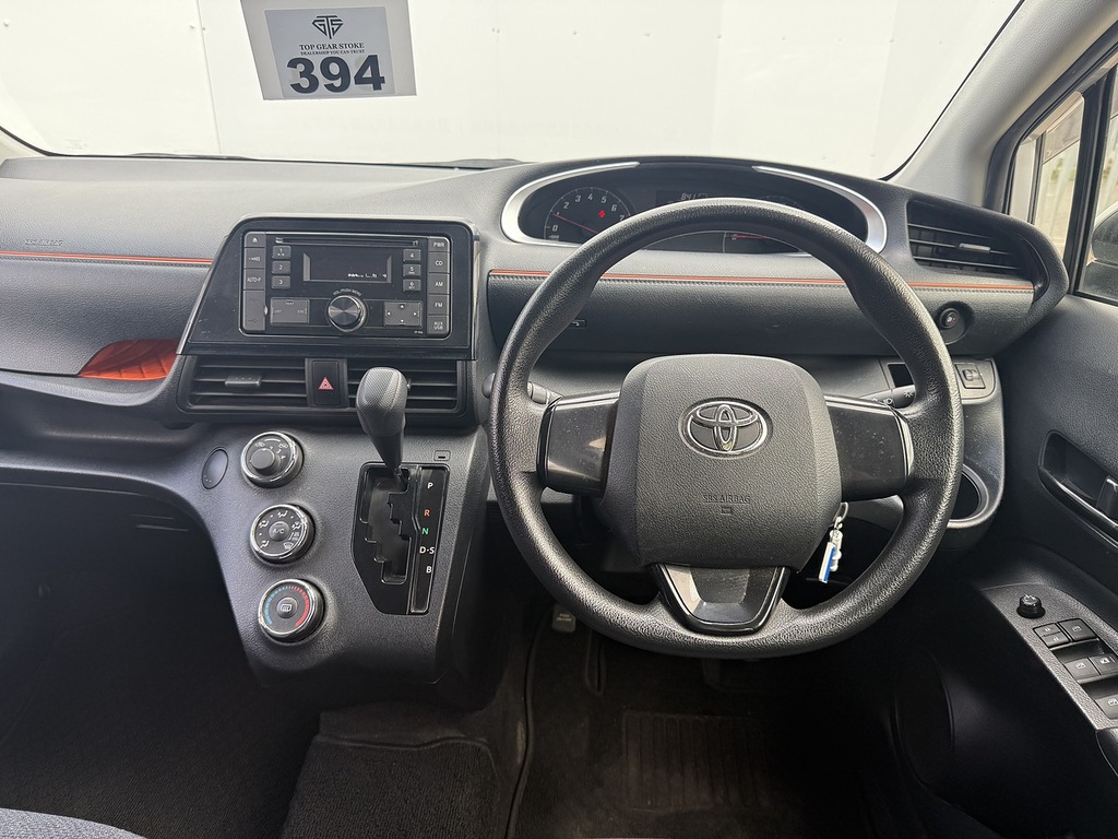 Toyota Sienta G Silver #17