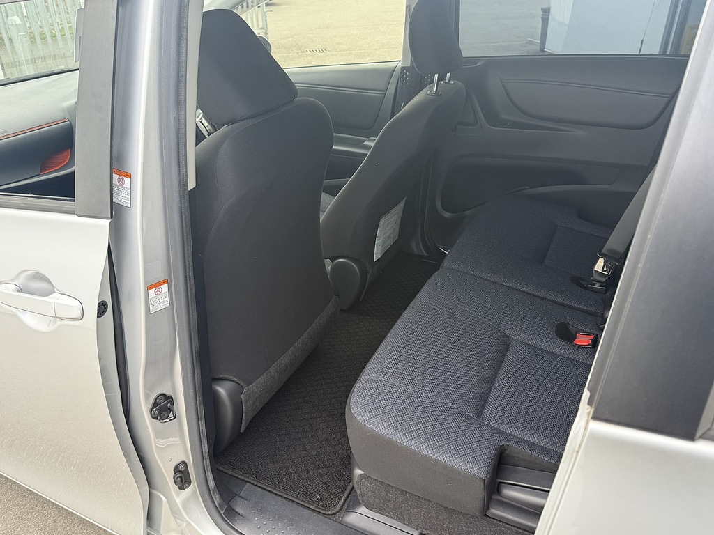 Toyota Sienta G Silver #30