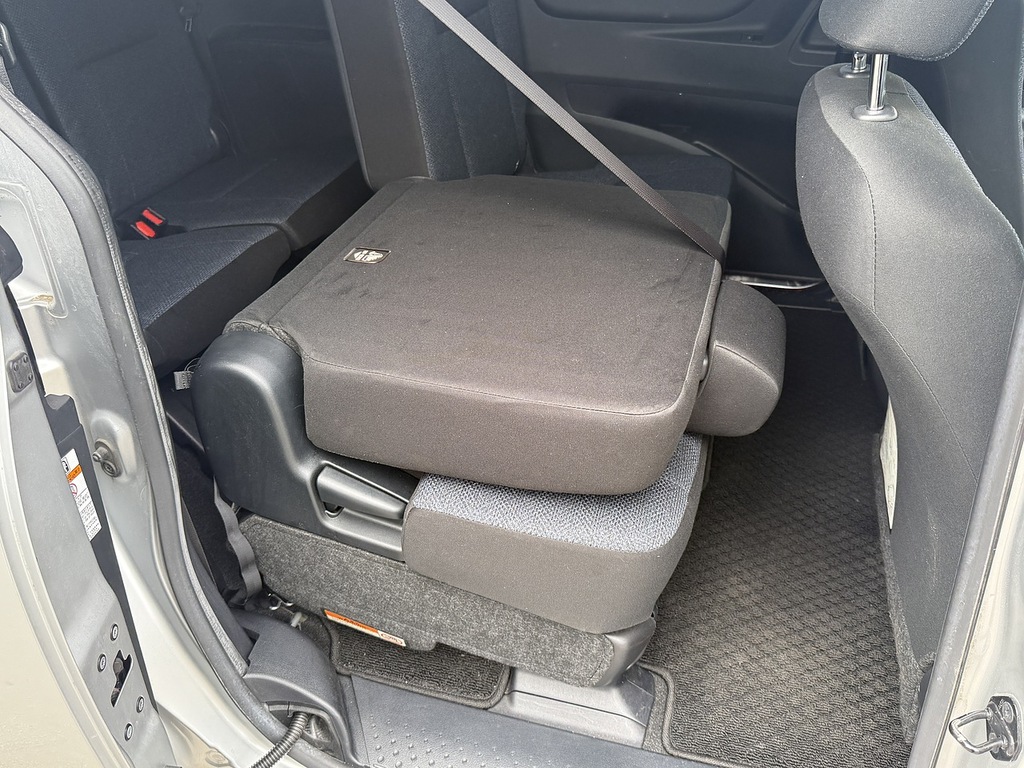 Toyota Sienta G Silver #16