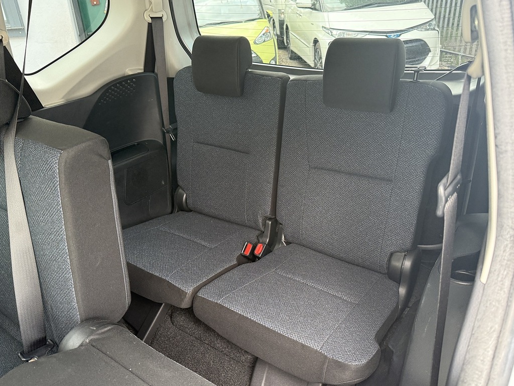 Toyota Sienta G Silver #31
