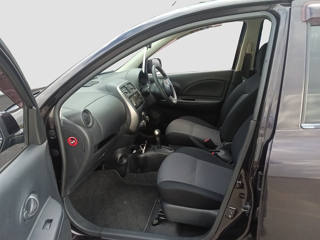 Nissan  Hatchback White #14