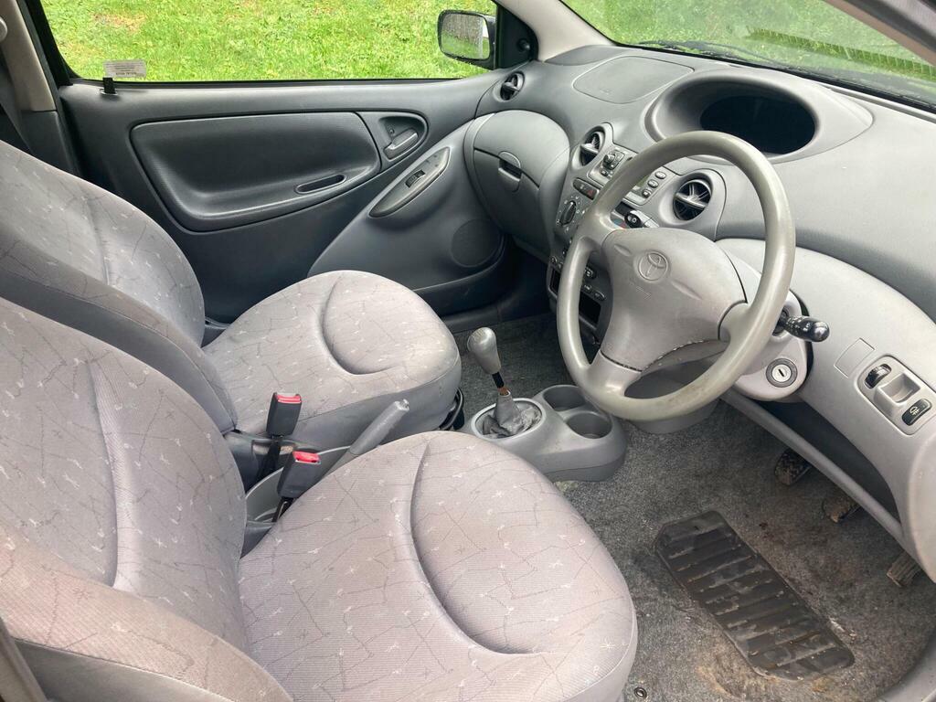 Toyota Yaris Gls Green #11