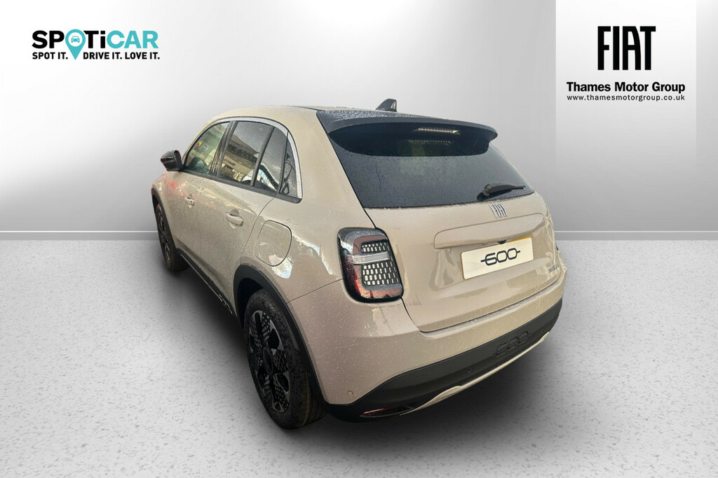 Fiat 600 1.2 1.2 Mhev La Prima Suv Hybrid E-dct RX26GHU Black #4