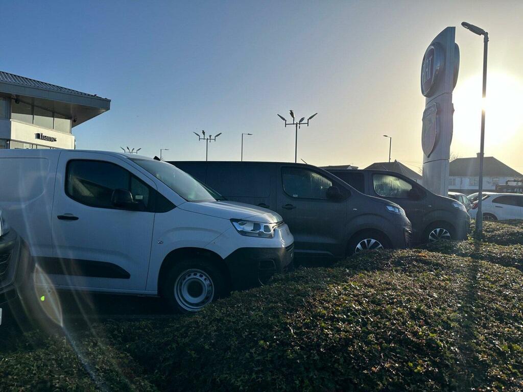 Fiat Scudo 75Kwh Business Swb 6Dr 7Kw Charger RV22WVA Grey #2