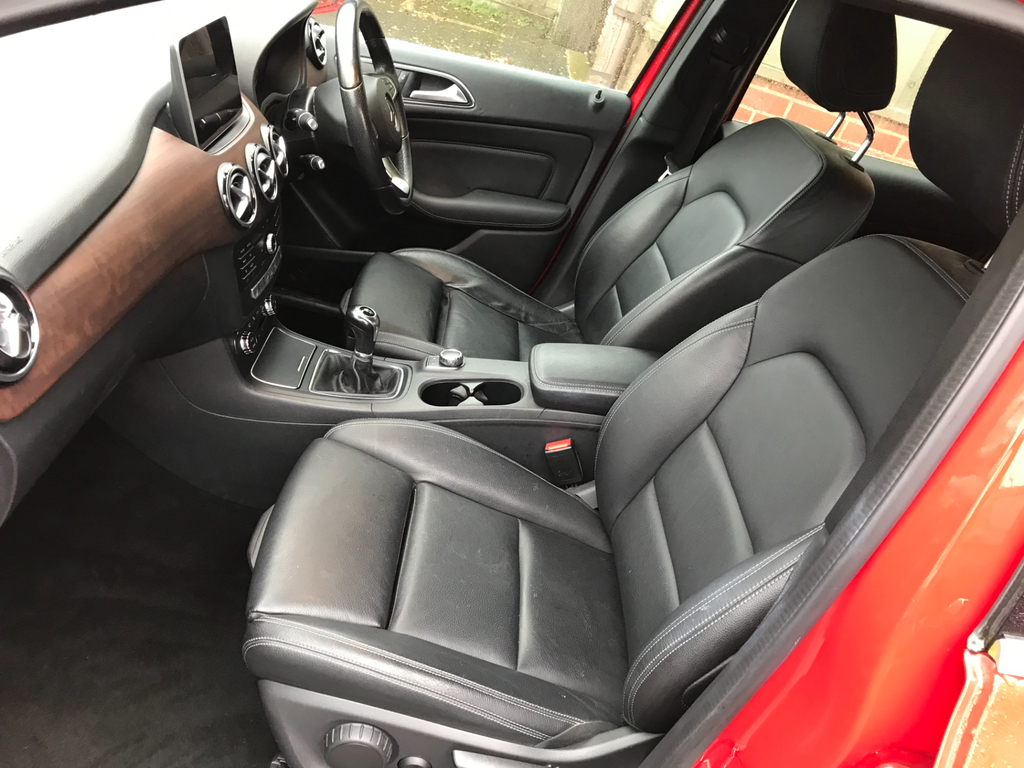 Mercedes-Benz B Class 1.6 B200 Exclusive Edition Mpv E WX18SXM Red #3